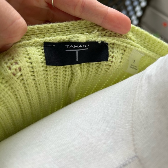 Tahari V-Neck Sweater, lime green Size Small.  Very soft feel.  GUC - Picture 3 of 8